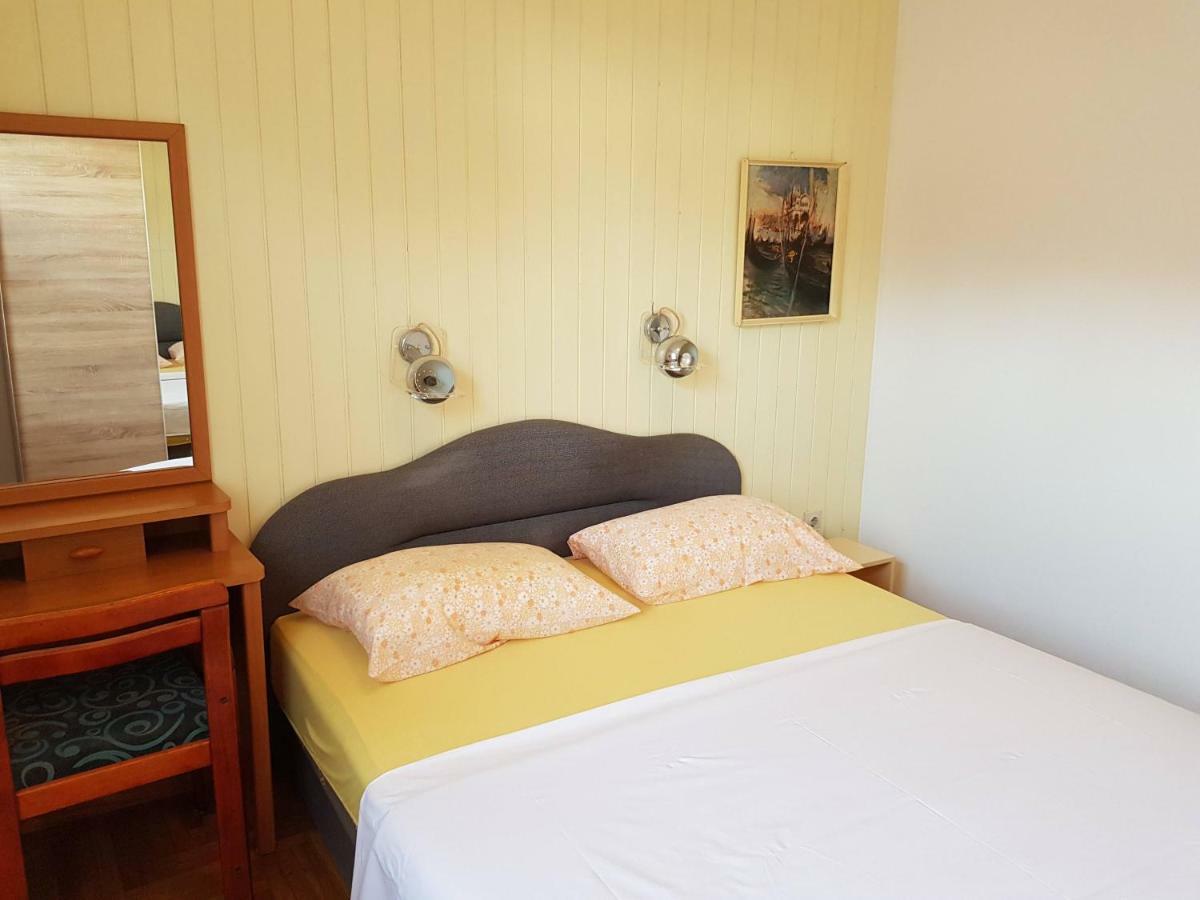 Mare Azzurro Apartments Pula Eksteriør billede